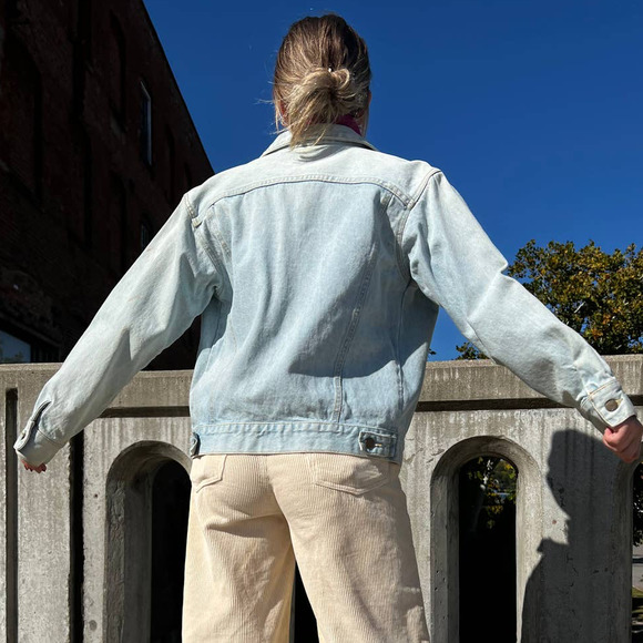 80s Guess Light Blue Denim Jacket | Bust- 35"| Hem- 32"| Modern Size Small|VTG - Picture 3 of 3